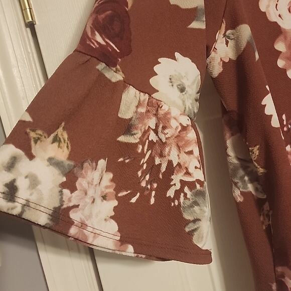 Green Envelope Mauve Pink Floral Bell Sleeve Blouse, 1X - Picture 4 of 6